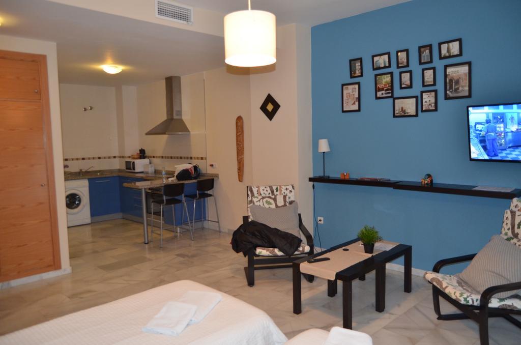 Apartamentos Canasteros Malaga Bagian luar foto